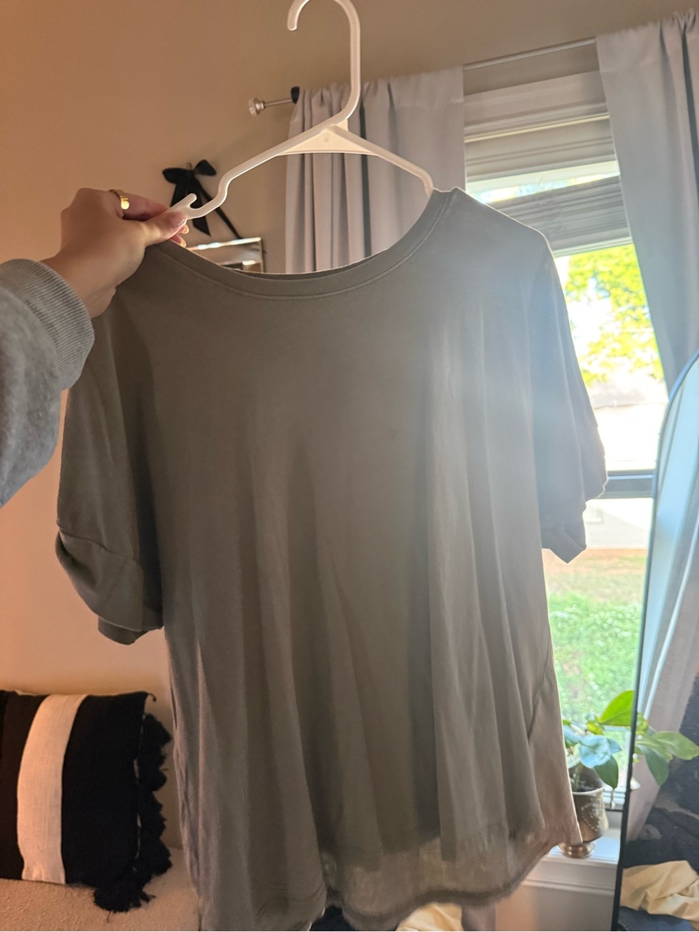 GAP Men's Crewneck Tee in Olive
